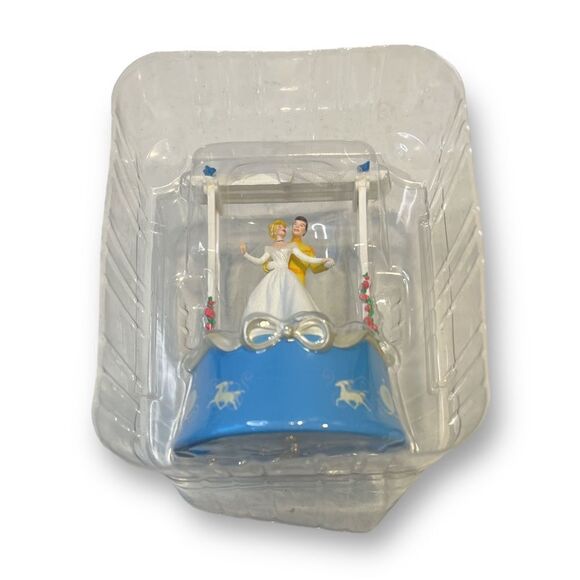 Hallmark Keepsake Disney Cinderella Wedding Day Dance Dated 2005 - Picture 7 of 8